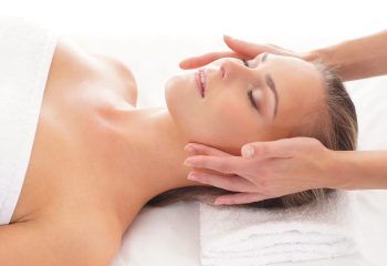 Hoofd-Gezicht-massage-scaled.jpg